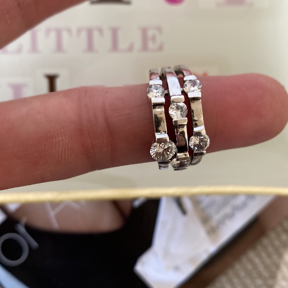 925 Sterling silver ring with cubic zirconia stones; size 7.5; EUC